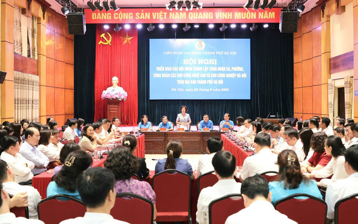 Liên đoàn Lao động thành phố Hà Nội tổ chức Hội nghị triển khai Đề án thành lập Công đoàn xã, phường, Công đoàn các khu công nghệ cao và khu công nghiệp thành phố Hà Nội. Ảnh: hanoi.gov.vn. gq1a72392025082822160120250908115725-17574917573151037893256-0-0-1250-2000-crop-17574917624551774623450.jpg