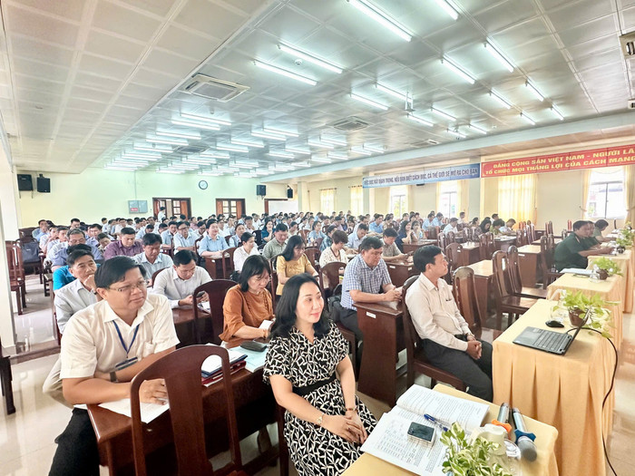 Sở Giáo dục và Đào tạo thành phố Cần Thơ tổ chức tập huấn quy chế và nghiệp vụ tổ chức thi kỳ thi tốt nghiệp trung học phổ thông năm 2025. Ảnh: SGDĐT cung cấp. z6720091949185-3a8dbcd416b04faebbac32cdd4c205d1.jpg