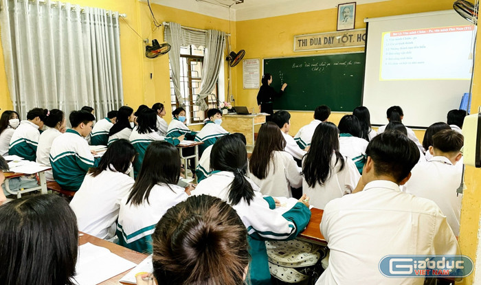 Theo Bộ Giáo dục và Đào tạo, khi học sinh dùng sách giáo khoa khác nhau cũng không bị ảnh hưởng về nội dung kiến thức và yêu cầu cần đạt. Ảnh minh họa: Mộc Hương. gdvn-thpt.jpg