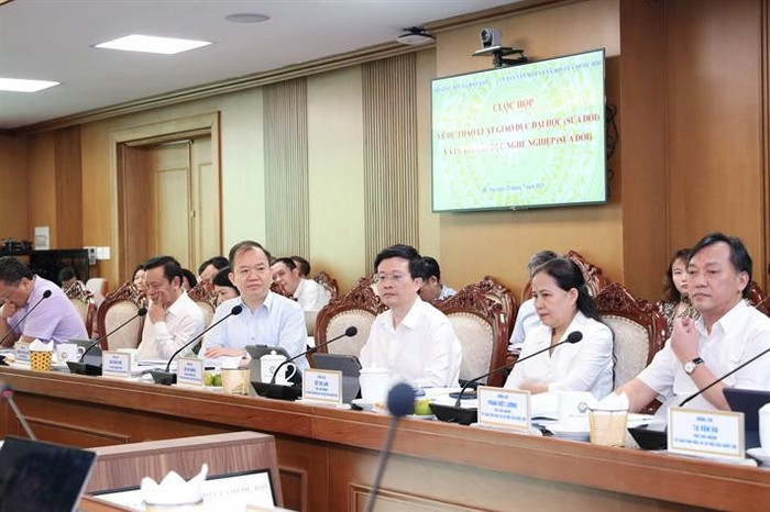 Thành viên Ủy ban Văn hóa và Xã hội của Quốc hội tại buổi làm việc. Ảnh: moet.gov.vn. img6014.jpg