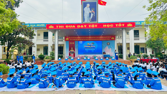 Một sân chơi tiếng Anh được tổ chức tại Trường Tiểu học Đông La (An Khánh, Hà Nội). Ảnh: NTCC.