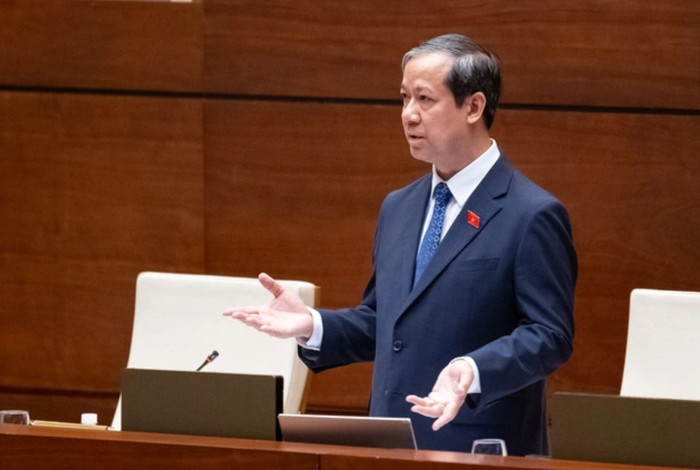Bộ trưởng Bộ Giáo dục và Đào tạo Nguyễn Kim Sơn trả lời chất vấn. Ản: Media Quốc hội. bt.jpg