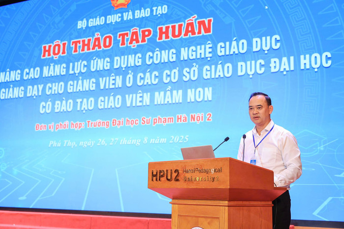Tiến sĩ Trần Nam Tú - Phó Cục trưởng Cục Khoa học Công nghệ Thông tin (Bộ Giáo dục và Đào tạo) phát biểu khai mạc tại Hội thảo. z6949785757365-75b44a27d87de0a15516dcf226d50a2a.jpg