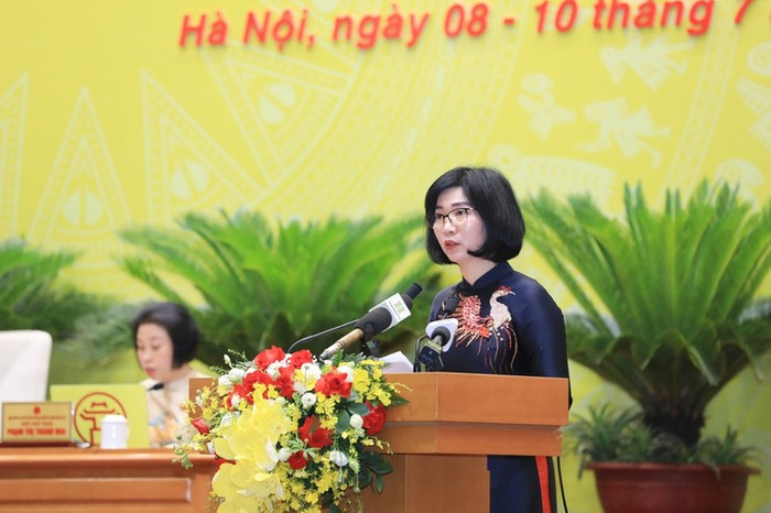 Phó Chủ tịch Thường trực Hội đồng nhân dân thành phố Hà Nội Phùng Thị Hồng Hà thông tin về kết quả hoạt động của Hội đồng nhân dân thành phố trong 6 tháng đầu năm 2025. Ảnh: hanoi.gov.vn. 2b5a1117-1751947544174915141897.jpg