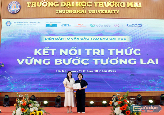 gdvn-trao-hoc-bong-3-dac-biet.jpg
