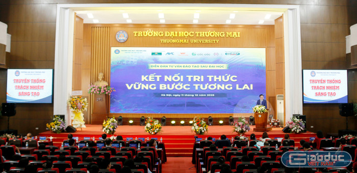 Toàn cảnh Diễn đàn. gdvn-toan-canh-dien-dan.jpg