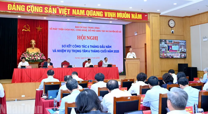 Tổng Bí thư Tô Lâm, Trưởng Ban Chỉ đạo Trung ương về phát triển khoa học, công nghệ, đổi mới sáng tạo và chuyển đổi số, phát biểu chỉ đạo tại hội nghị, ngày 02/7/2025. Ảnh: NHÂN DÂN. screenshot-2025-07-07-193530.png