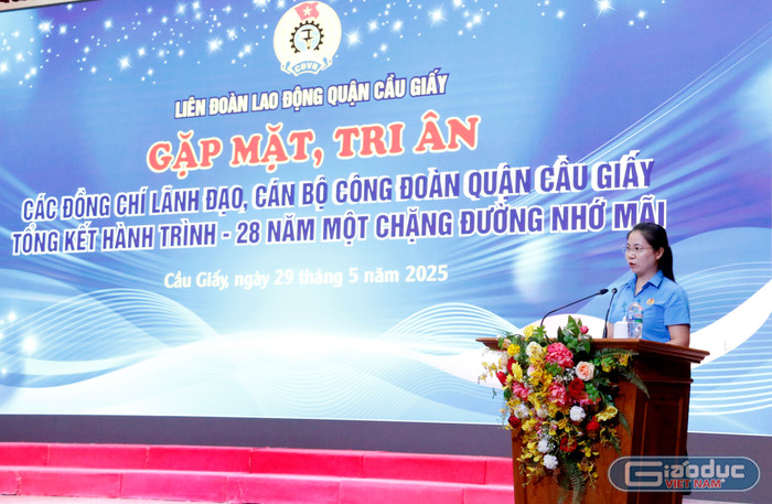 Liên đoàn Lao động quận Cầu Giấy cũng tổ chức gặp mặt, tri ân các đồng chí lãnh đạo, cán bộ công đoàn quận Cầu Giấy và tổng kết hành trình - 28 năm một chặng đường nhớ mãi. gdvn-phat-bieu-ct-2.jpg