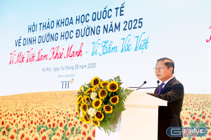 Ông Lê Tấn Dũng - Thứ trưởng Bộ Giáo dục và Đào tạo phát biểu tại Hội thảo. gdvn-th.jpg