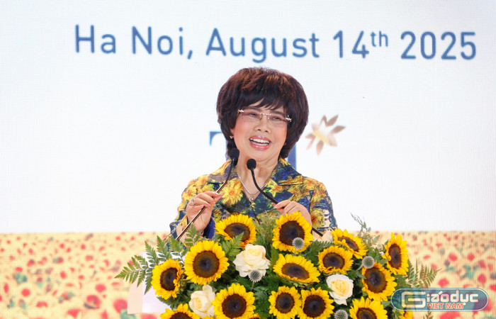 Anh hùng Lao động Thái Hương - Nhà sáng lập Tập đoàn TH chia sẻ tại Hội thảo. gdvn-thai-huong.jpg