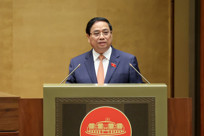 Thủ tướng Chính phủ Phạm Minh Chính trình bày Báo cáo tóm tắt kết quả thực hiện Kế hoạch phát triển kinh tế - xã hội năm 2025 và 5 năm 2021 - 2025; dự kiến kế hoạch phát triển kinh tế - xã hội năm 2026 - Ảnh: xaydungchinhsach.chinhphu.vn. img3456-1760930149544507437704-1760930786429-1760930786764786305554.jpg
