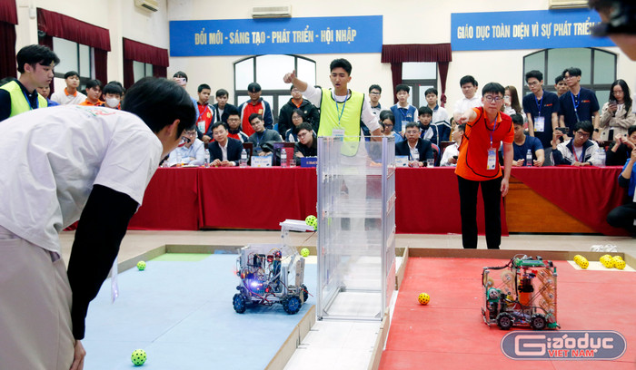 Các đội thi tham gia đầy nhiệt huyết.