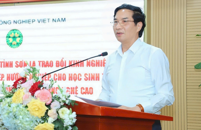 Phó Giáo sư, Tiến sĩ Nguyễn Huy Hoàng - nguyên Giám đốc Sở Giáo dục và Đào tạo tỉnh Sơn La. Ảnh: sogiaoduc.sonla.gov.vn. z6883780942986-df870490eade86c69146f922f46bce5d.jpg