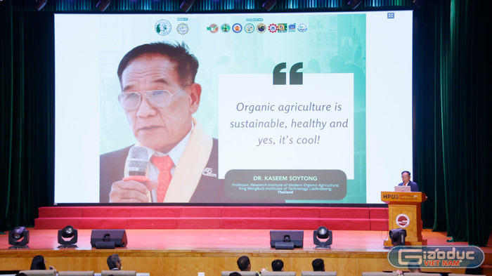 Giáo sư, Tiến sĩ Kasem Soytong chia sẻ tại Phiên toàn thể. gdvn-gs.jpg