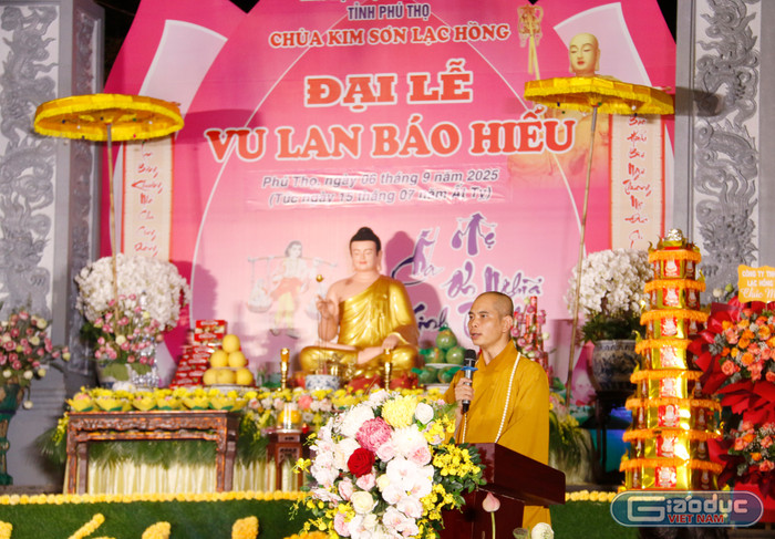 Đại đức Thích Trí Thịnh - Trụ trì chùa Kim Sơn Lạc Hồng chia sẻ tại Đại lễ Vu Lan báo hiếu. gdvn-phat-bieu-mo-dau-1.jpg