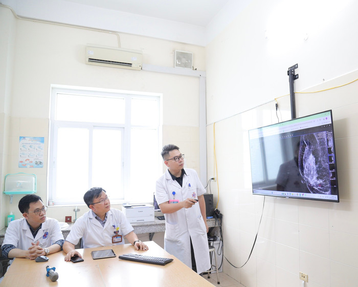 Việc áp dụng bệnh án điện tử mang lại nhiều lợi ích đột phá. z6922670408104-2b6d5ede94c6753b398f66cf8b51dad0.jpg