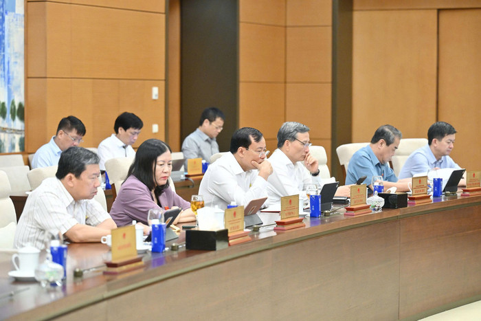 Các thành viên Ủy ban Thường vụ Quốc hội và khách mời tham dự phiên họp. Ảnh: quochoi.vn. 202508130857459080-gen-h-z6901516277316-17b5be72be8d9575ab5bed8955de922b.jpg