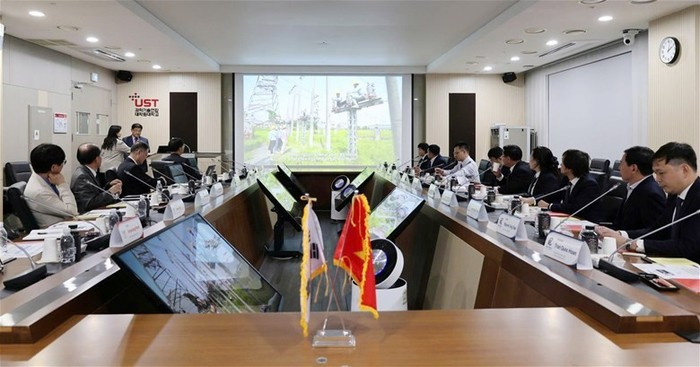 Một trong những hoạt động quan trọng nhằm thúc đẩy hợp tác giáo dục - nghiên cứu khoa học giữa Trường Đại học Điện lực và các đối tác quốc tế. Ảnh: NTCC. image.jpg