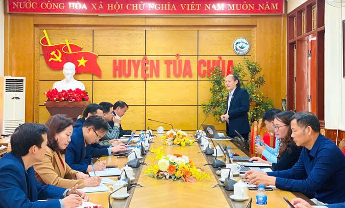 Ông Cù Huy Hoàn - Phó Giám đốc Sở Giáo dục và Đào tạo tỉnh Điện Biên đang phát biểu. Ảnh: NVCC. z6824773334760-c08ac20c5db2e52031c8dc2b02265bde.jpg