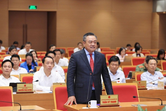 Chủ tịch Ủy ban nhân dân thành phố Trần Sỹ Thanh phát biểu trao đổi tại kỳ họp. Ảnh: hanoi.gov.vn. z7061047045485be8509cae567cd4a7cdecbe4124ea8ae-17591135547791611007449.jpg