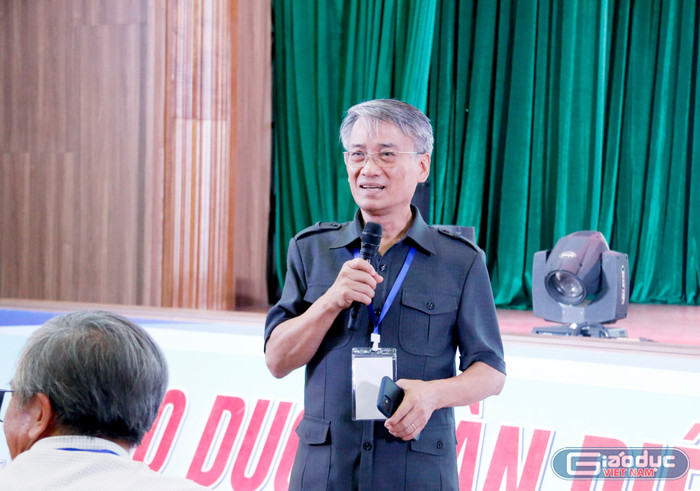 Giáo sư, Tiến sĩ khoa học Phạm Thế Long cùng tham gia điều hành phiên toàn thể. gdvn-gs-long.jpg