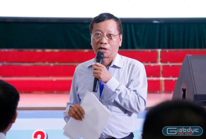 Giáo sư, Tiến sĩ Đặng Quang Á điều hành phiên toàn thể. gdvn-a.jpg