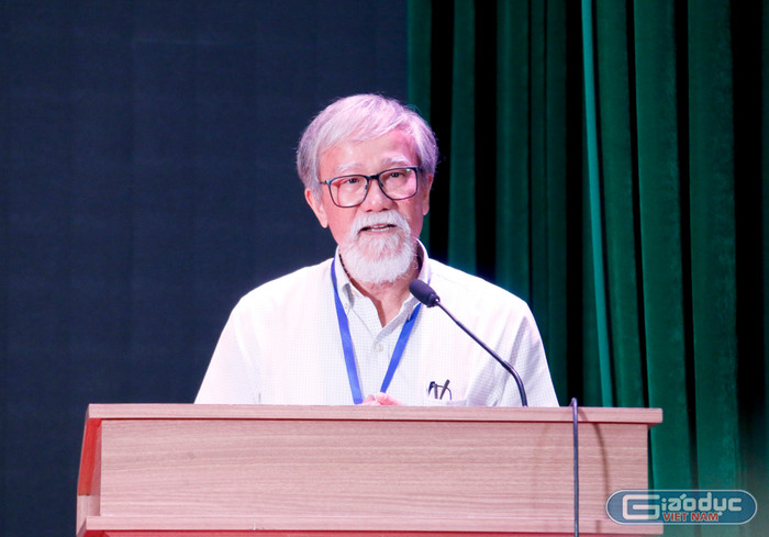 Phó Giáo sư, Tiến sĩ Trần Văn Lăng - Trưởng ban chương trình chia sẻ về hoạt động FAIR’2025 và thông báo chương trình làm việc. gdvn-tran-van-lang.jpg