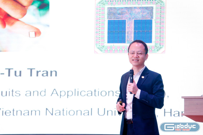Giáo sư, Tiến sĩ Trần Xuân Tú - Viện Công nghệ thông tin (Đại học Quốc gia Hà Nội) trình bày báo cáo về bán dẫn. gdvn-tu.jpg