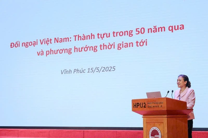 Đại sứ Nguyễn Phương Nga - Nguyên Thứ trưởng Bộ ngoại giao Việt Nam, nguyên Trưởng phái đoàn Việt Nam tại Liên Hợp quốc báo cáo tại Hội thảo. Ảnh: NTCC. ct21.jpg