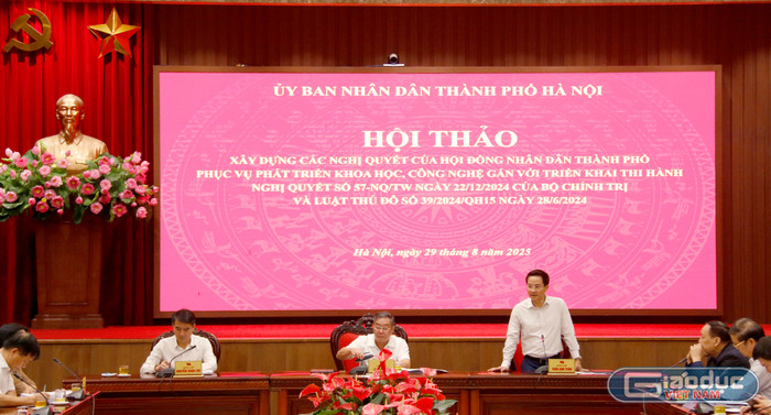 Ông Trần Anh Tuấn - Giám đốc Sở Khoa học và Công nghệ Hà Nội phát biểu khai mạc Hội thảo. gdvn-toan-canh-thanh-uy.jpg