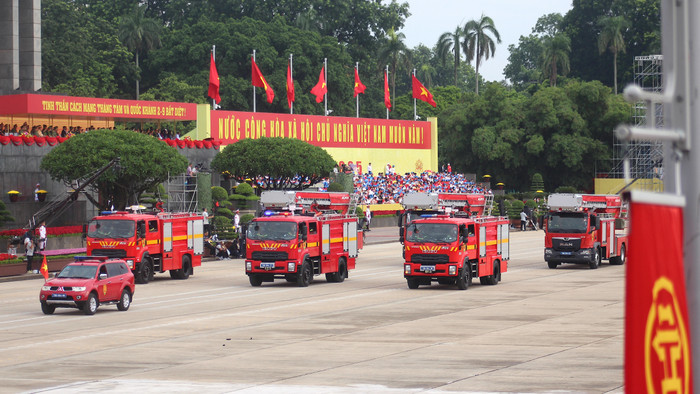 Đội hình một số xe đặc chủng của khối Công an nhân dân. 42.jpg