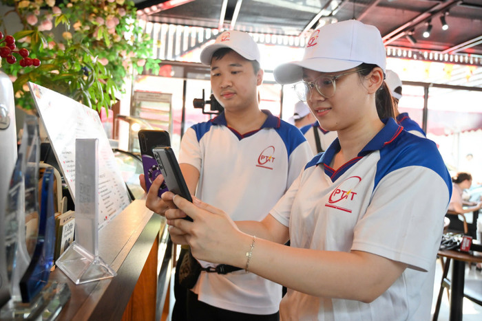 P-Coin được thiết kế như một hệ thống tín chỉ số nội bộ, nơi các hoạt động tích cực như đạp xe, nhặt rác, trồng cây hay hiến máu tình nguyện. z6773395524330-26707a726969c869e29ab989d5872f4d.jpg