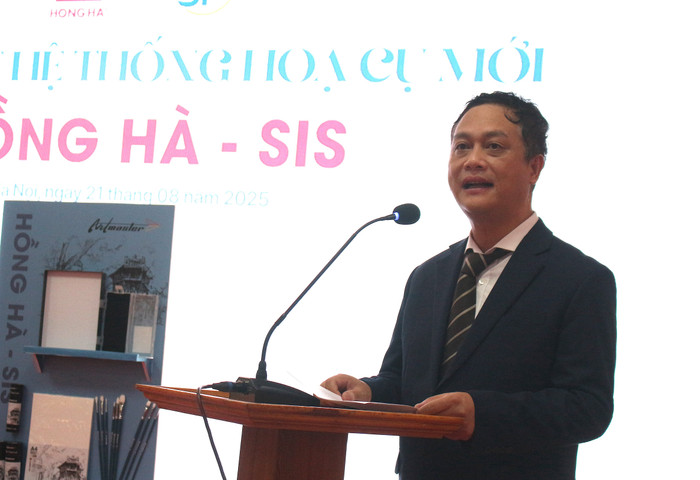 Phó Giáo sư Nguyễn Văn Hiệu - Hiệu trưởng Trường Khoa học liên ngành và Nghệ thuật, Đại học Quốc gia Hà Nội chia sẻ cảm xúc tại buổi lễ. 3.jpg