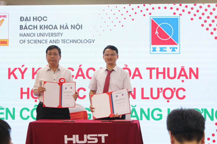 Sau nghi thức cắt băng khánh thành đã diễn ra các lễ ký các thoả thuận hợp tác chiến lược 5.jpg