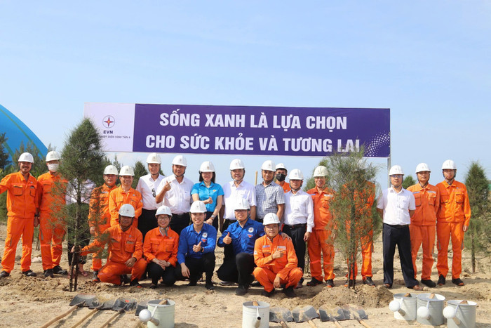 Cán bộ công nhân viên Nhà máy Nhiệt điện Vĩnh Tân 4 xác định, đây không chỉ là hành động của một ngày, một tháng, mà là một cam kết dài hạn. z6721650979504-d7894b0aecfe3dbc338d2f7f5a65a8e8.jpg