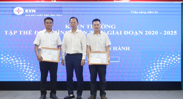 Có 2 tập thể và 11 cá nhân có thành tích xuất sắc đã được lãnh đạo Nhà máy Nhiệt điện Vĩnh Tân 4 biểu dương trong hội nghị lần này. 6.png