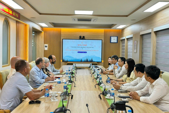 Toàn cảnh buổi làm việc image003.jpg