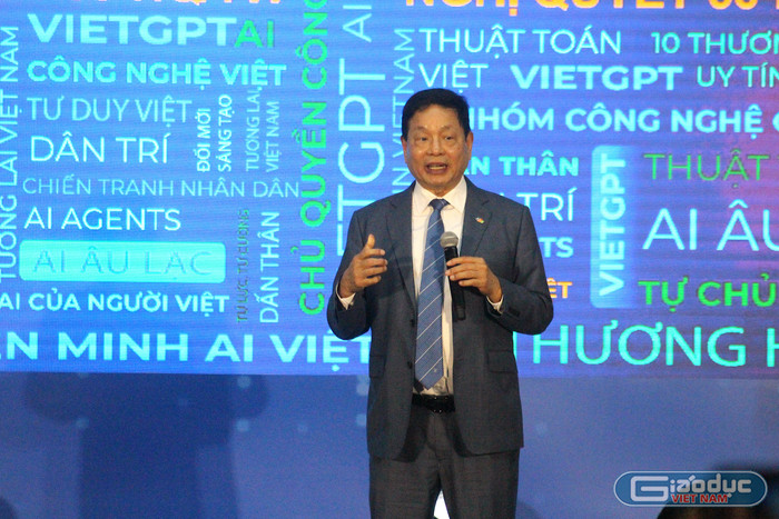 Phó Giáo sư, Tiến sĩ Trương Gia Bình - Chủ tịch Hội đồng Quản trị Tập đoàn FPT phát biểu tại buổi lễ. gdvn-5.jpg