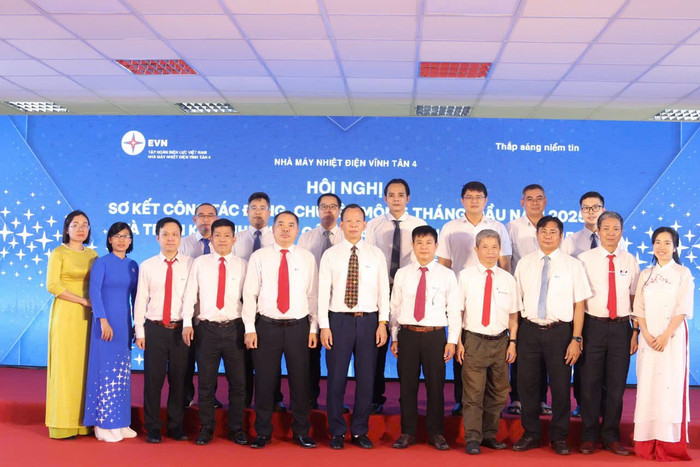 Đội ngũ cán bộ chủ chốt, những "bộ não" điều hành hiệu quả sản xuất kinh doanh của Nhà máy Nhiệt điện Vĩnh Tân 4 z6797528548029-5ac3c1e3ae5d85936fb871692984abec.jpg