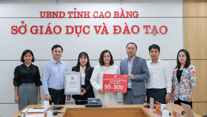 Tại Sở Giáo dục và Đào tạo tỉnh Cao Bằng. z7153385453425-2d429d4e375042a315aa3c50c819265d.jpg