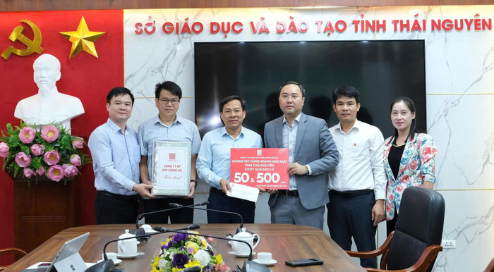 Tại Sở Giáo dục và Đào tạo tỉnh Thái Nguyên. z7153385432512-0808e8e3ca8532a27862e549f4e6de5f.jpg