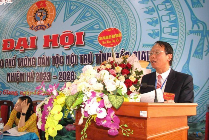 Thầy Nguyễn Danh Bắc - Hiệu trưởng Trường Trung học phổ thông Dân tộc nội trú Bắc Giang (tỉnh Bắc Ninh). Ảnh: website nhà trường thay-bac.jpg