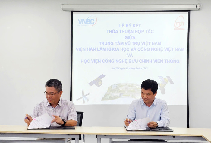 Đại diện các bên ký thỏa thuận hợp tác. Ảnh: ptit.edu.vn 1-2.jpg