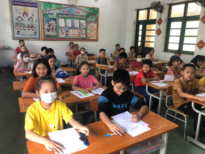 Theo chỉ thị của Ủy ban nhân dân tỉnh Nghệ An, trong nhiệm vụ giáo dục và đào tạo năm học 2025 - 2026 của tỉnh này sẽ có việc dạy học tiếng Lào cho học sinh và xây dựng trường nội trú liên cấp tiểu học và trung học cơ sở tại các xã vùng biên giới. Ảnh minh hoạ: Trung Dũng nghe-an.jpg
