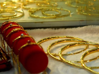 Vàng giảm sâu xuống dưới vùng 43 triệu đồng/lượng.