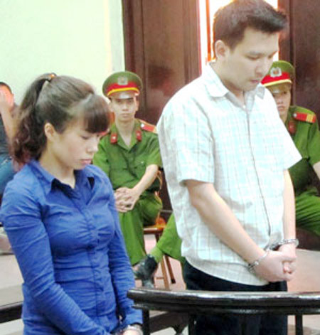 Linh và Thủy tại phiên tòa