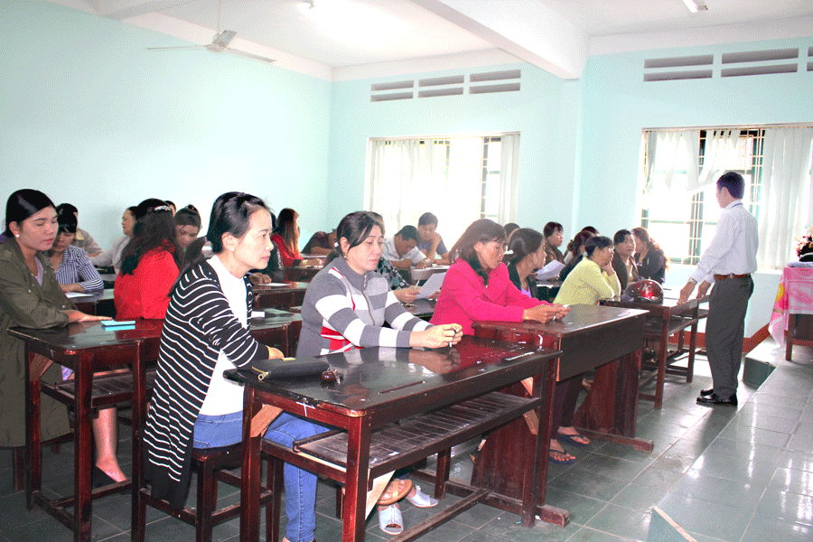 Ban Giám hiệu Trường THPT Lê Lợi lấy ý kiến của phụ huynh học sinh về việc dạy 2 buổi/ngày (Ảnh chỉ mang tính chất minh họa, nguồn: Báo Gia Lai). Ban Giám hiệu Trường THPT Lê Lợi lấy ý kiến của phụ huynh học sinh về việc dạy 2 buổi/ngày (Ảnh chỉ mang tính chất minh họa, nguồn: Báo Gia Lai).