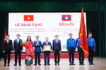 Chủ tịch nước CHDCND Lào trao Huân chương Hữu nghị cho Trường Đại học Hồng Đức