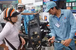 Độc giả phản đối kịch liệt phương án tăng giá xăng dầu để chống ùn tắc