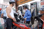 "Tăng thêm giá xăng dầu sẽ giảm được ùn tắc giao thông?"